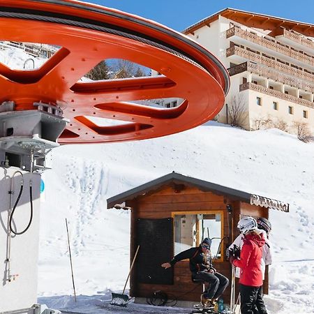 Langley Hotel Le Petit Prince Alpe d'Huez Екстериор снимка