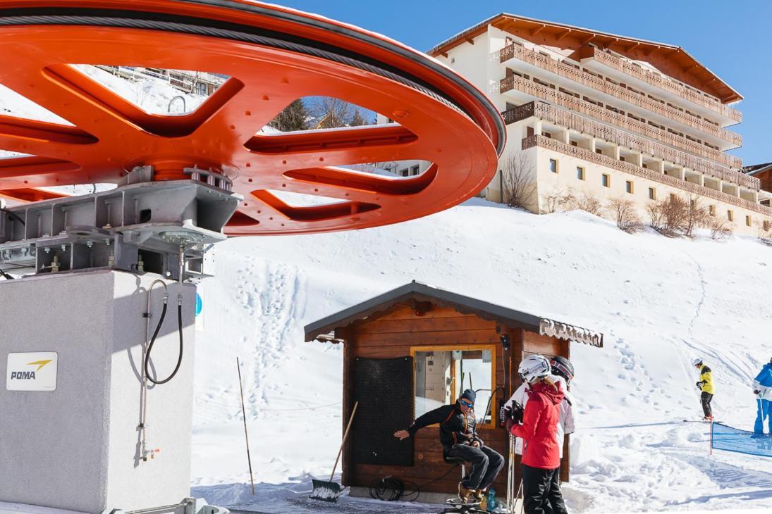 Langley Hotel Le Petit Prince Alpe d'Huez Екстериор снимка