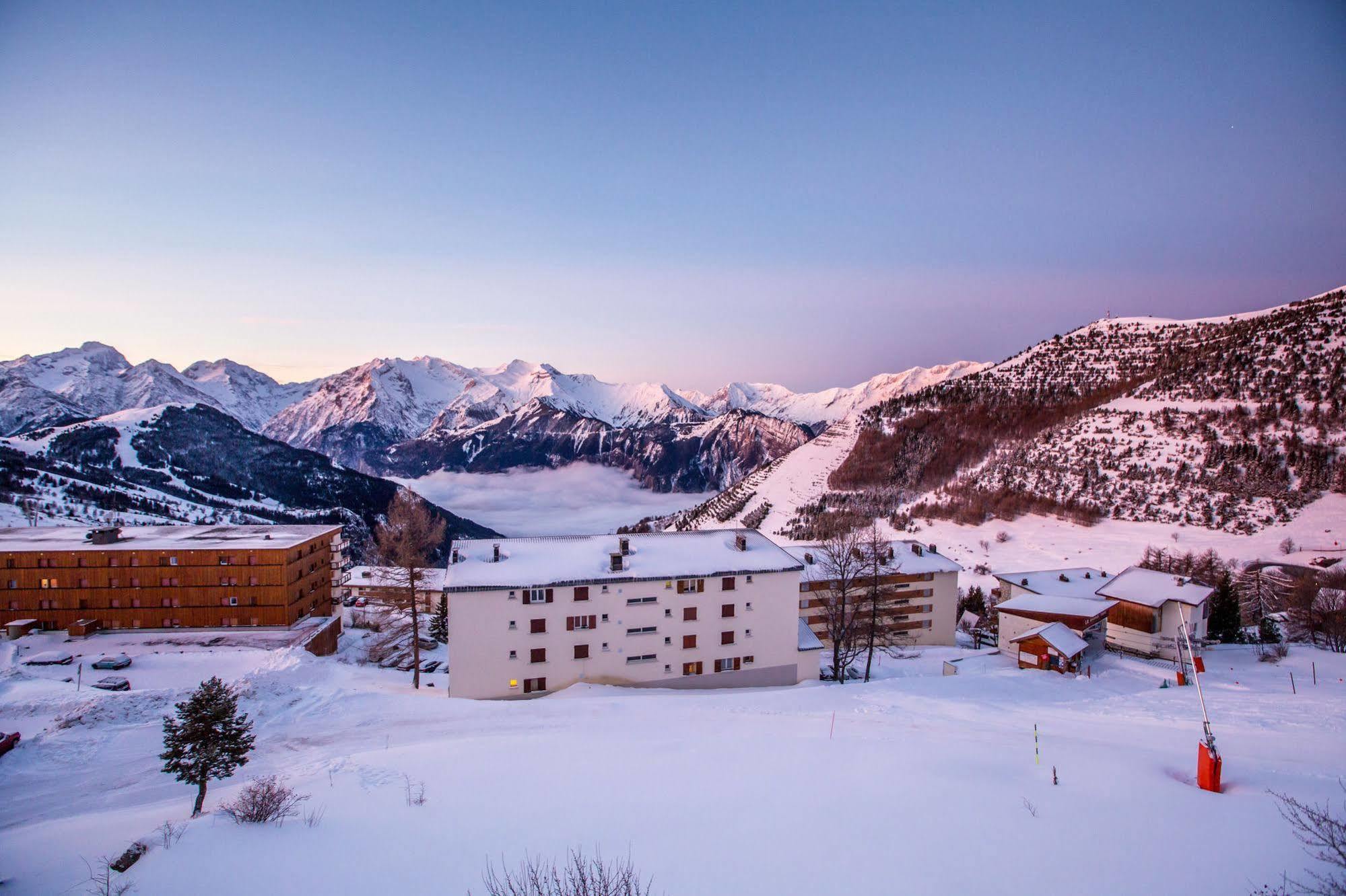 Langley Hotel Le Petit Prince Alpe d'Huez Екстериор снимка