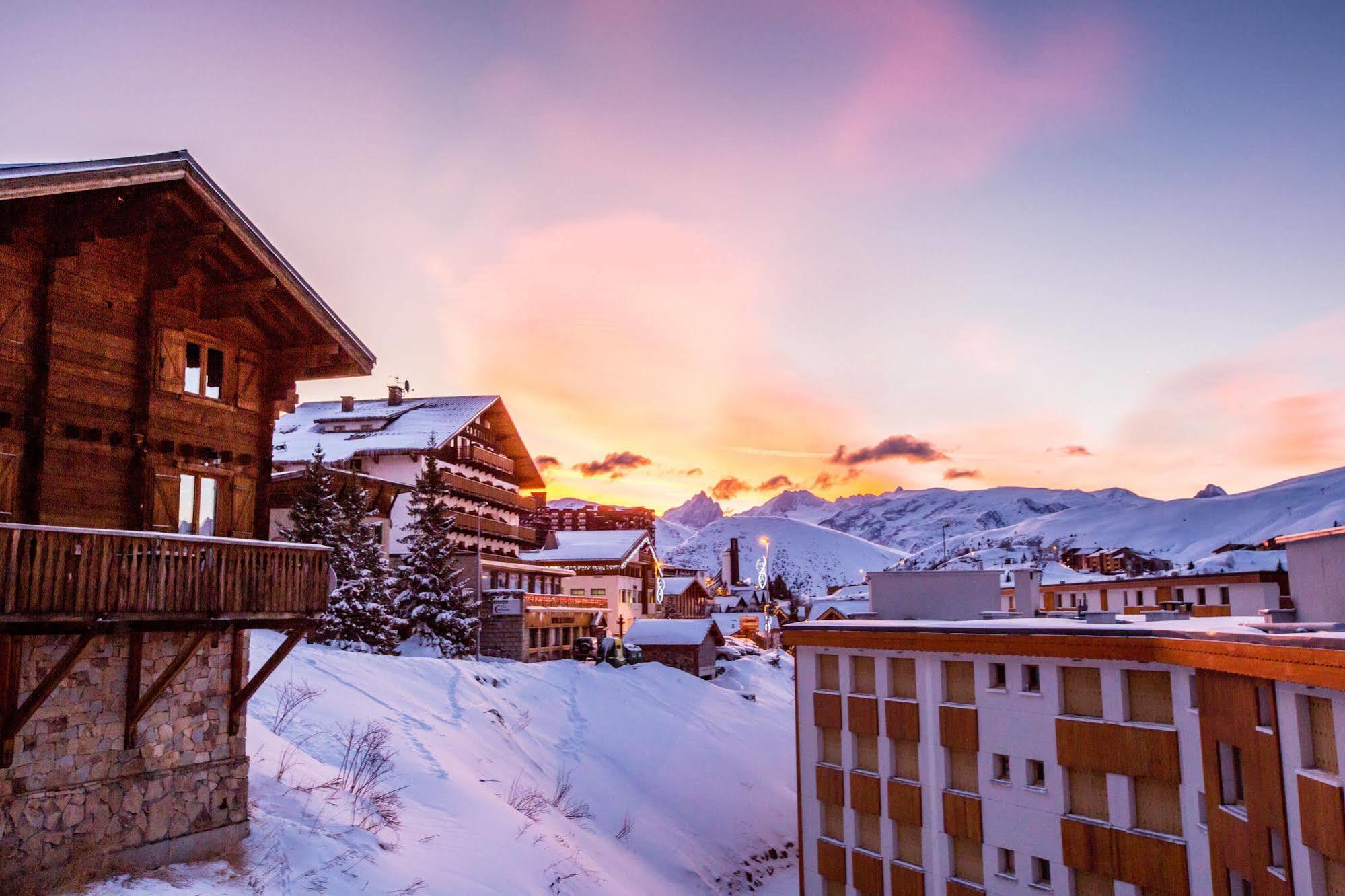 Langley Hotel Le Petit Prince Alpe d'Huez Екстериор снимка