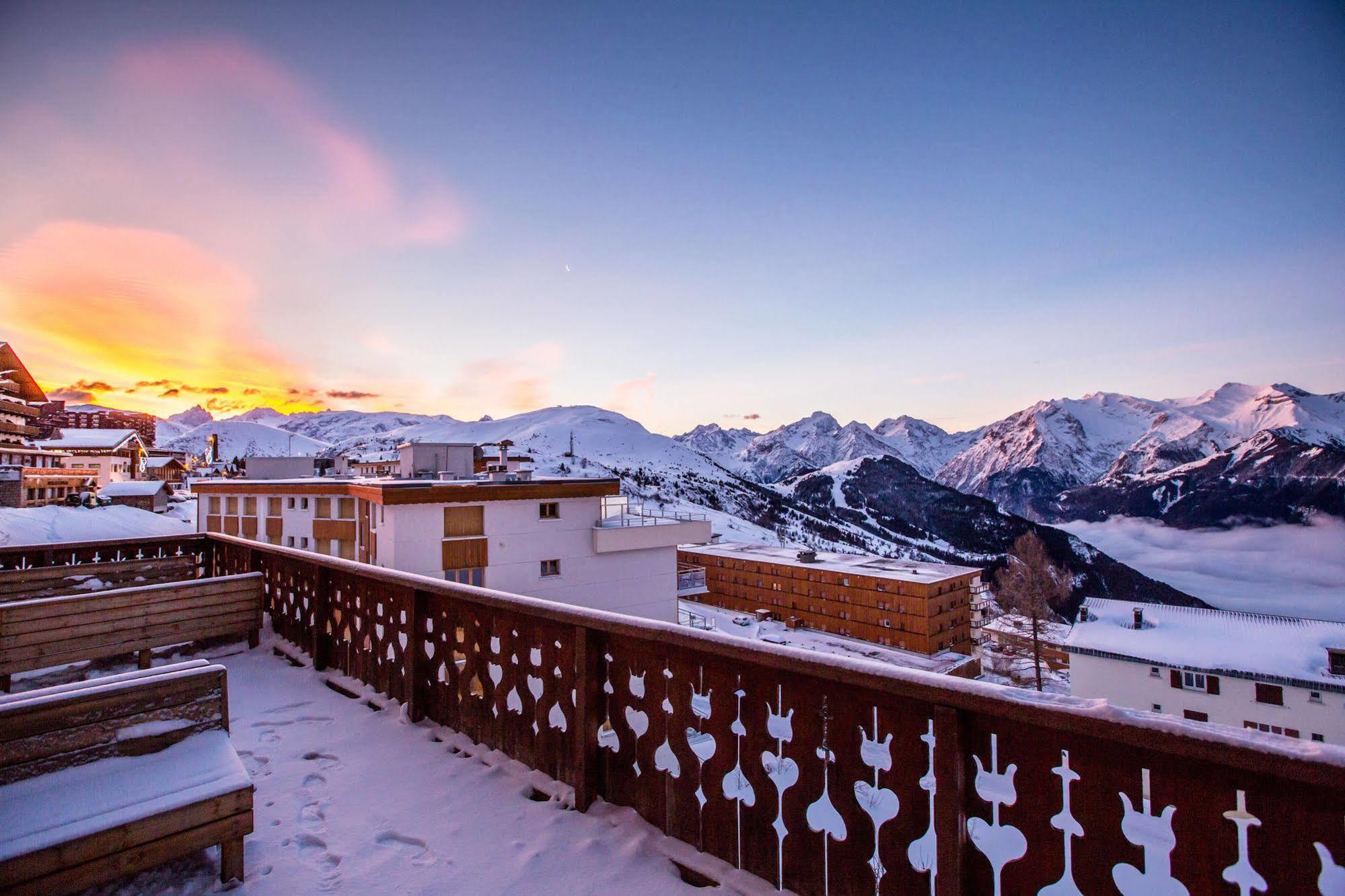 Langley Hotel Le Petit Prince Alpe d'Huez Екстериор снимка